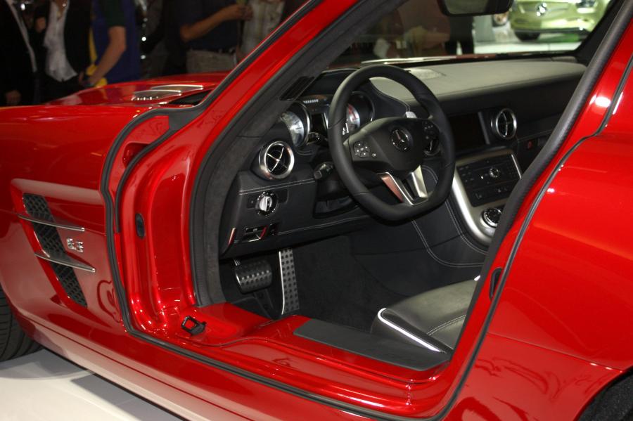  Mercedes-Benz SLS AMG 2010 года  (фото 86 из 526)